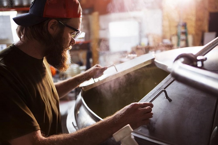 啤酒廠自動(dòng)化的時(shí)代背景下，釀造工人該何去何從？