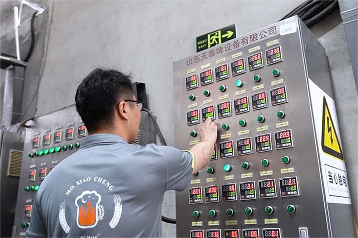 山東天泰啤酒設(shè)備-啤酒廠項目實拍圖