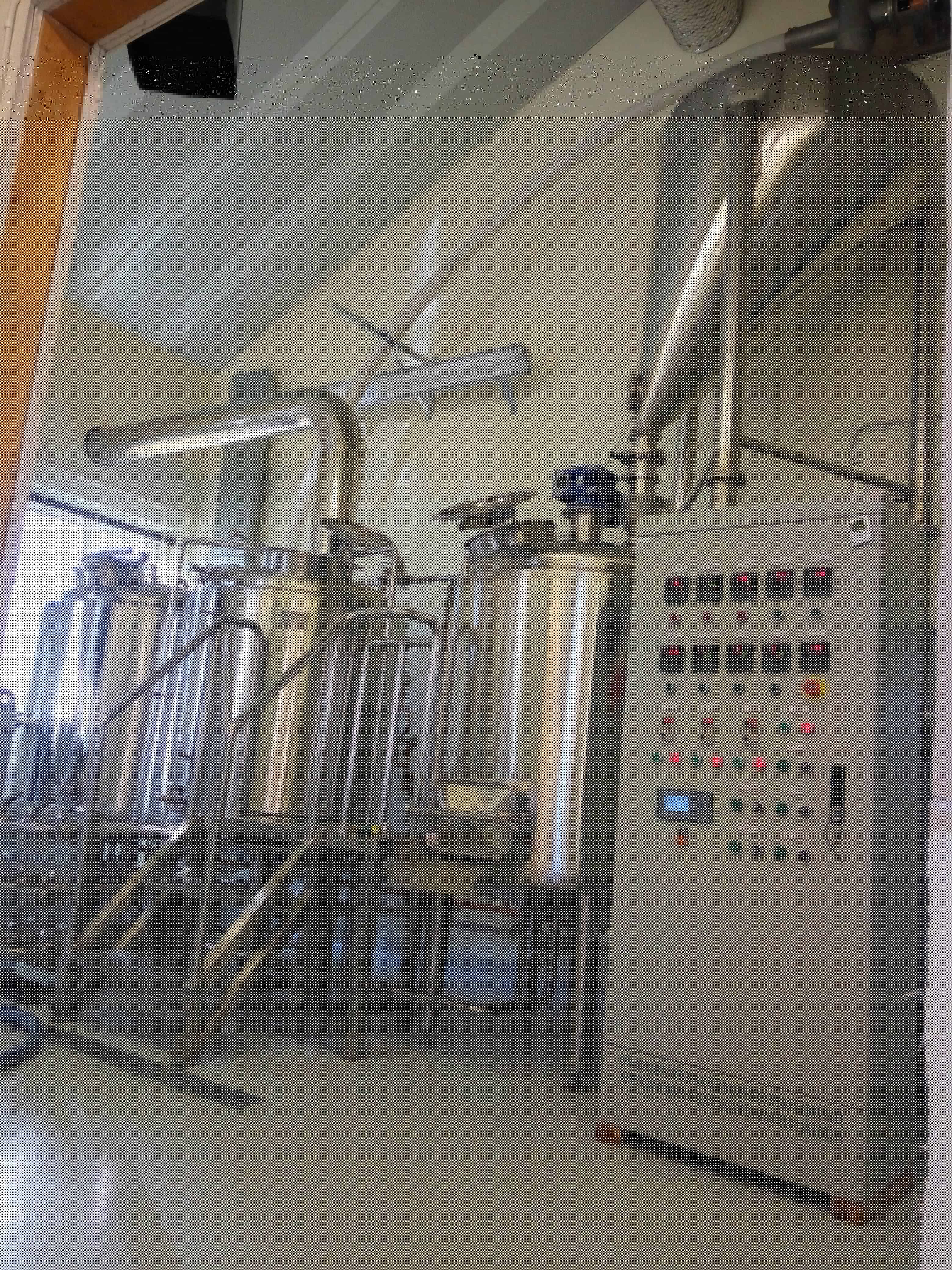 精釀啤酒設(shè)備多少錢一套？